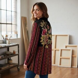 Cyrena Anthropologie Black Floral Embroidered Velvet L
Mixed Media Blouse M Boho